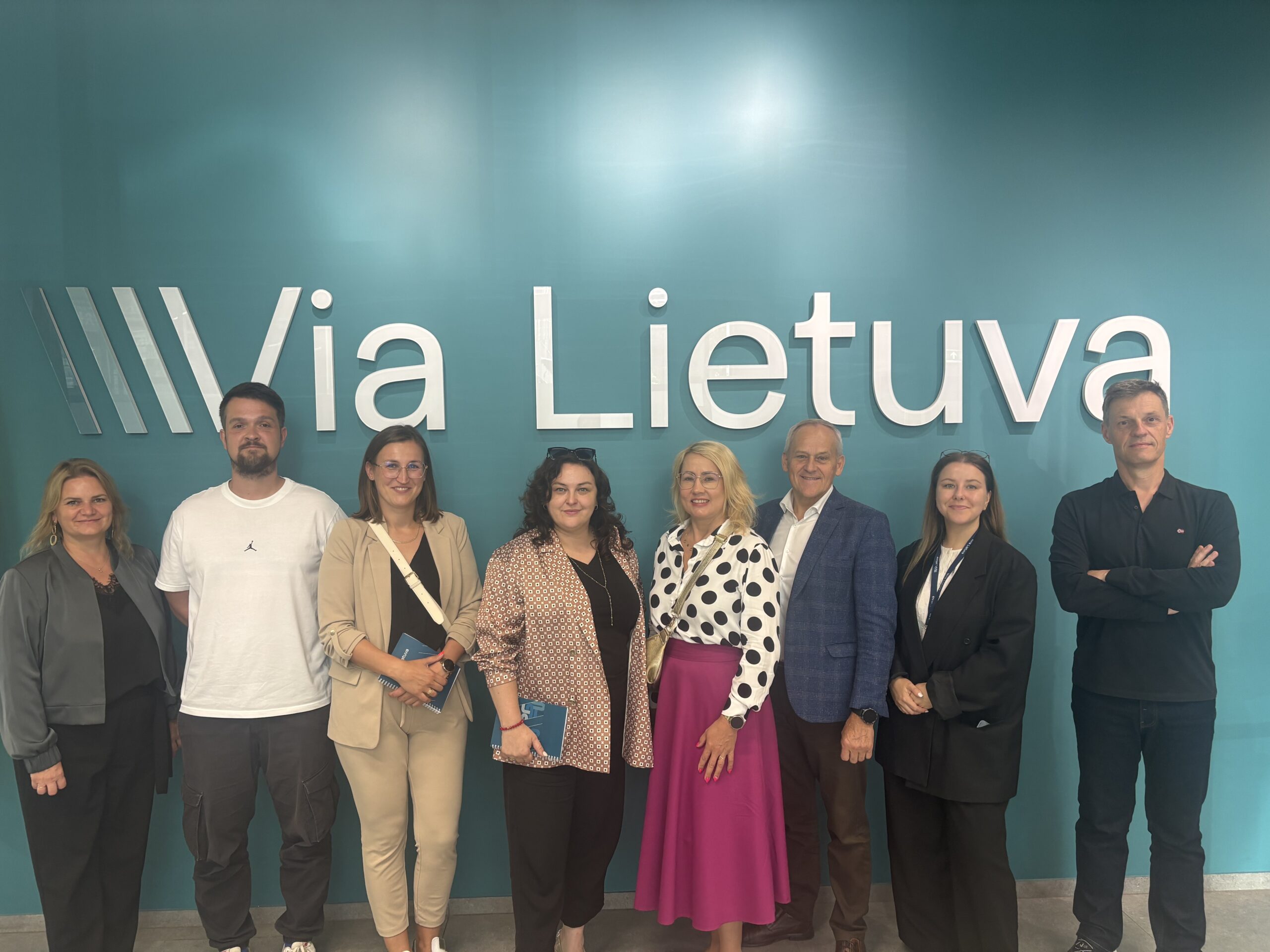 „Via Lietuva“ Vilniuje priėmė projekto partnerius: surengtas komandos susitikimas ir pažintinis vizitas projekto vietoje