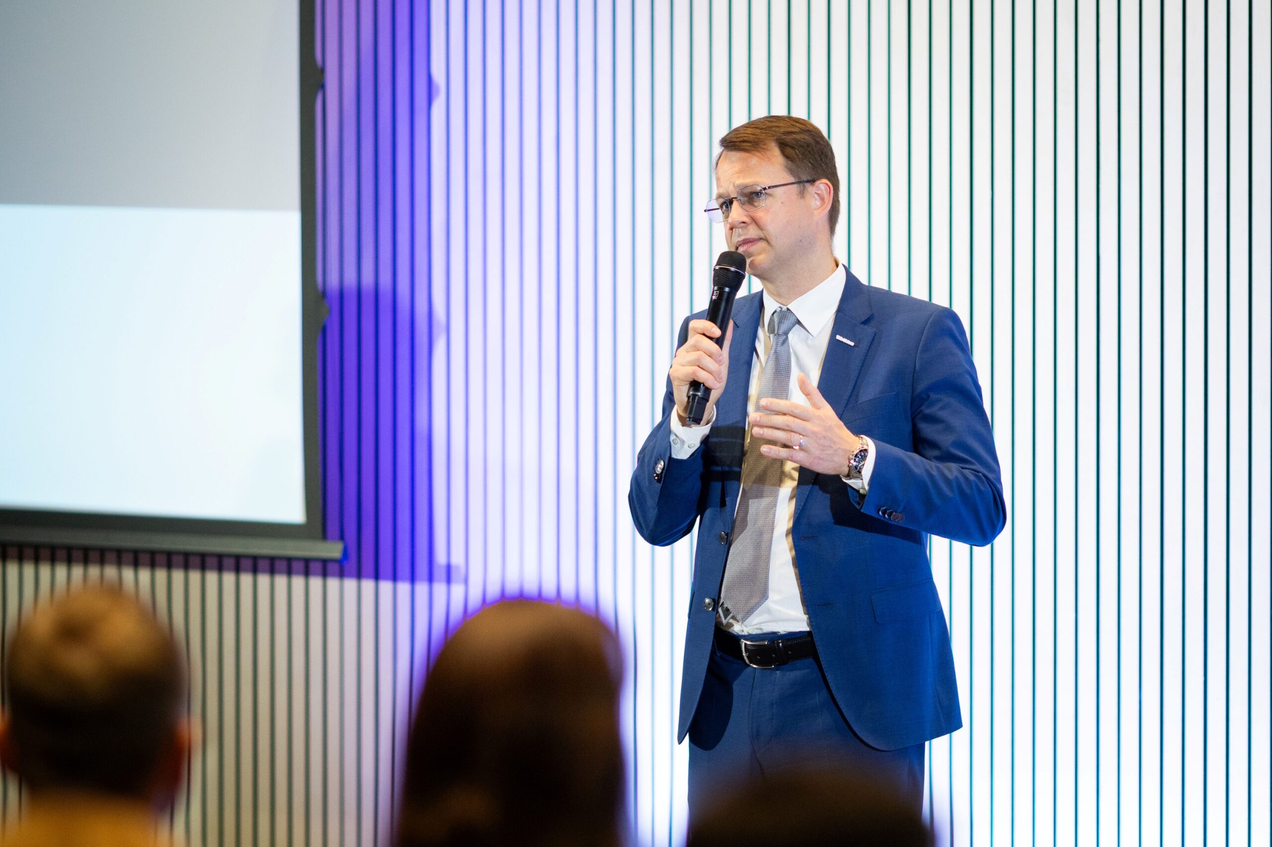 „Via Lietuva“ stiprina bendradarbiavimą su projektų rangovais: Partnerių dienoje aptarti svarbiausi 2026-2027 m. kelių infrastruktūros darbai